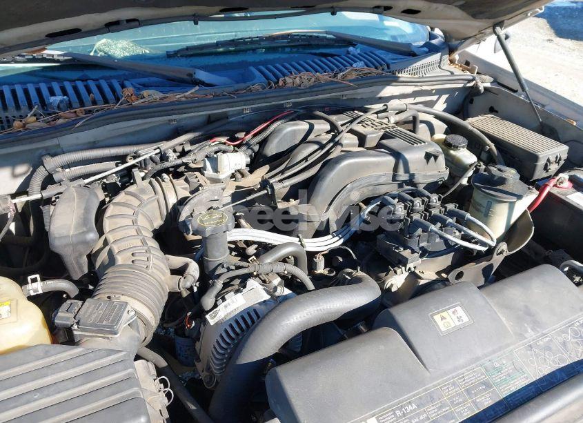 Photo 10 of 2003 Ford Explorer XLS (VIN 1FMZU72K23UB83588)