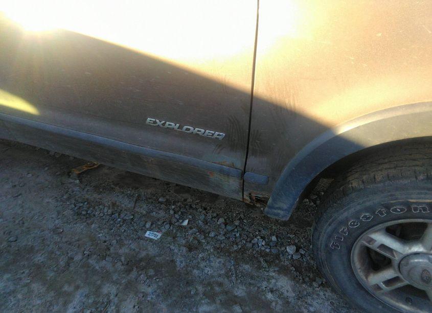 Photo 12 of 2005 Ford Explorer XLS/XLS SPORT (VIN 1FMZU72K55UA45076)