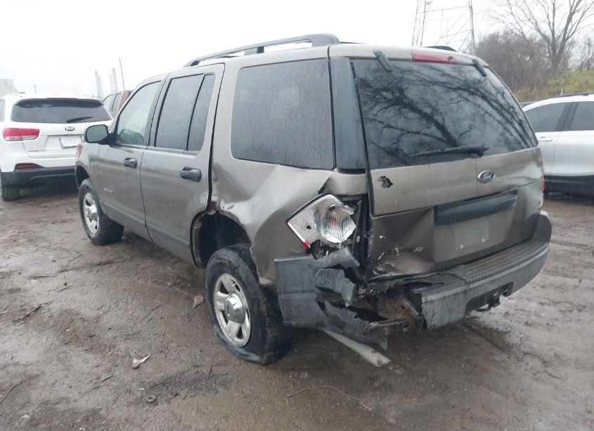Photo 3 of 2004 Ford Explorer XLS (VIN 1FMZU72K64ZA54676)