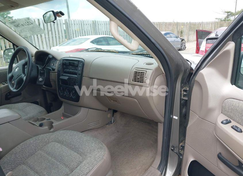 Photo 5 of 2005 Ford Explorer XLS/XLS SPORT (VIN 1FMZU72K75UA74093)