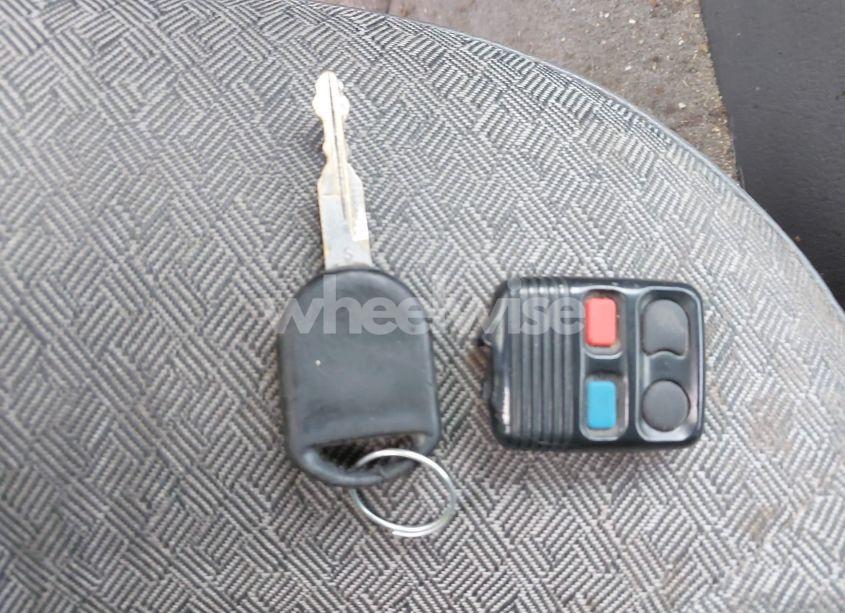 Photo 11 of 2002 Ford Explorer XLS (VIN 1FMZU72K92ZC87108)