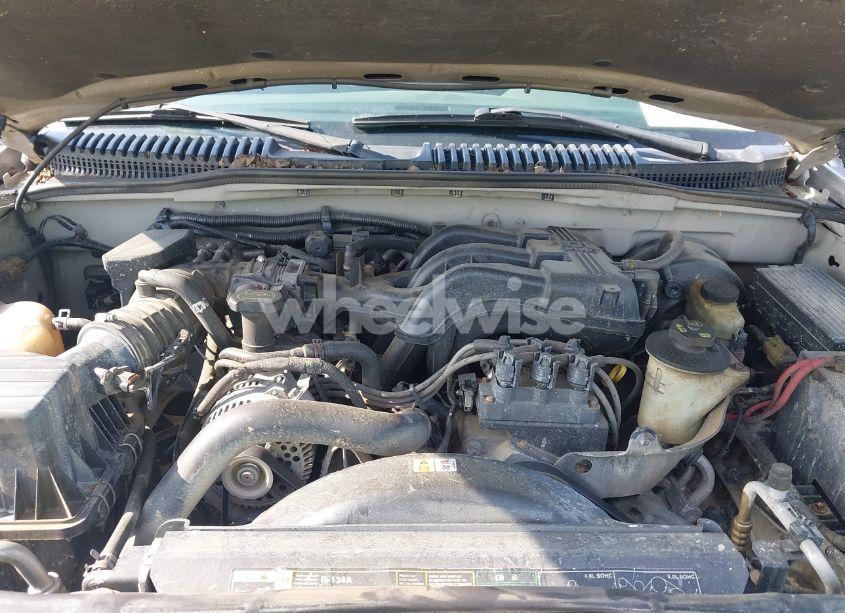 Photo 10 of 2004 Ford Explorer XLS (VIN 1FMZU72K94UB45244)