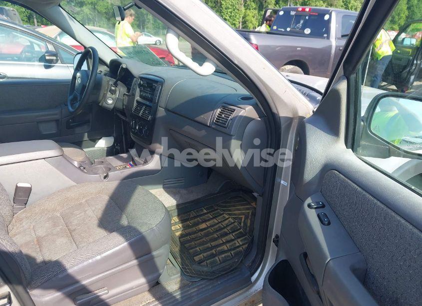 Photo 5 of 2004 Ford Explorer XLS (VIN 1FMZU72K94UB45244)