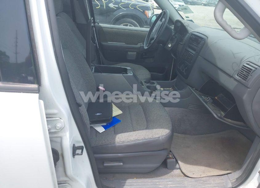 Photo 5 of 2004 Ford Explorer XLS (VIN 1FMZU72KX4UB30784)