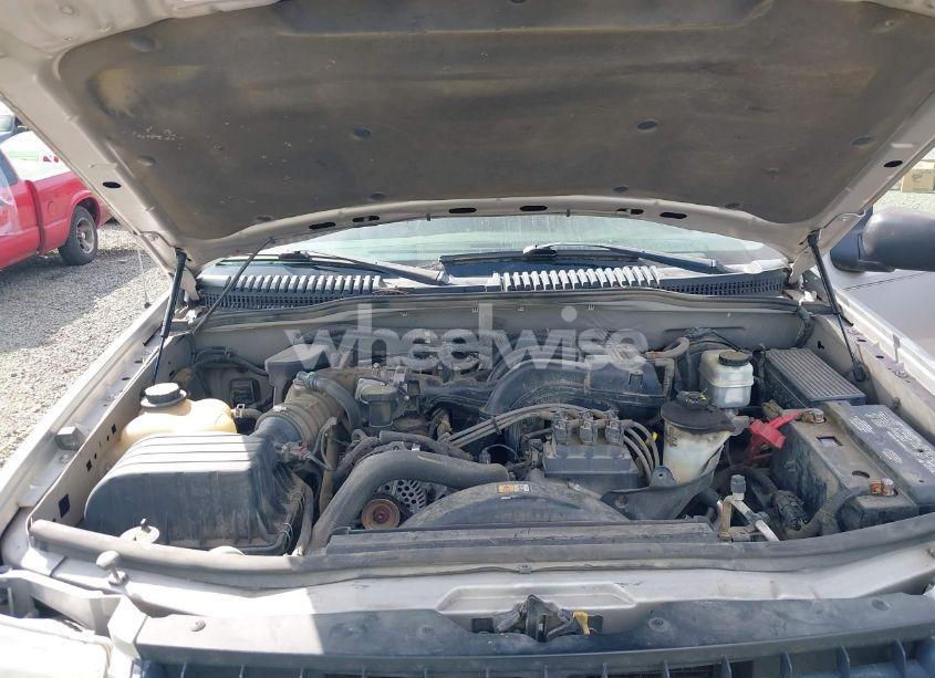 Photo 10 of 2005 Ford Explorer XLS/XLS SPORT (VIN 1FMZU72KX5ZA67190)