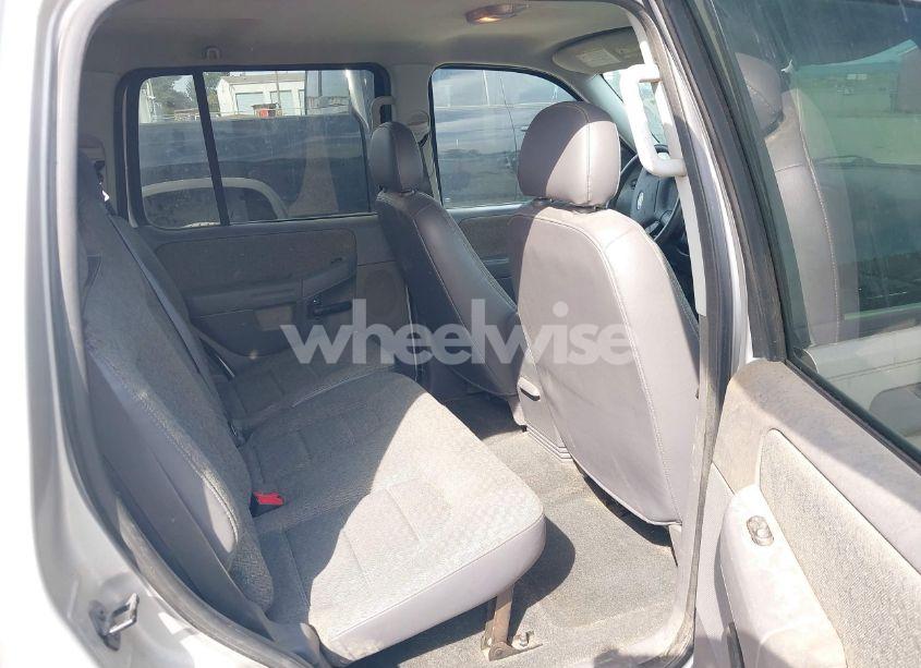 Photo 8 of 2005 Ford Explorer XLS/XLS SPORT (VIN 1FMZU72KX5ZA67190)