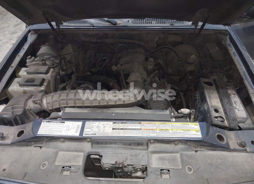 Photo 10 of 2000 Ford Explorer XLS (VIN 1FMZU72X1YZC58027)