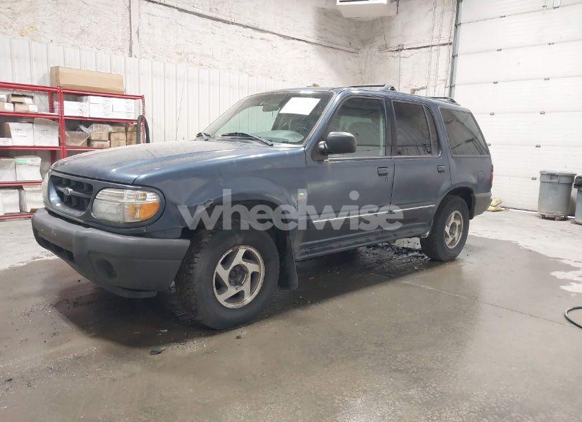 Photo 2 of 2000 Ford Explorer XLS (VIN 1FMZU72X1YZC58027)