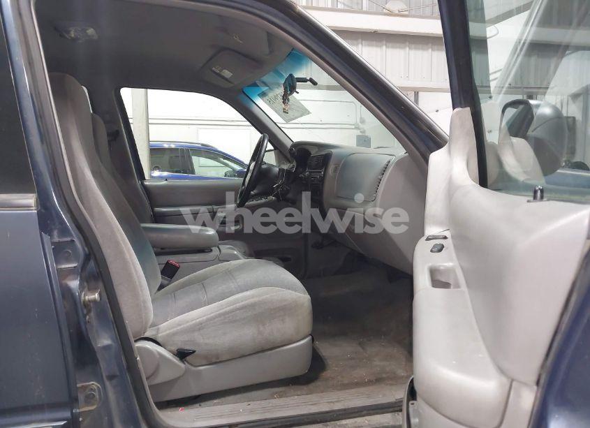 Photo 5 of 2000 Ford Explorer XLS (VIN 1FMZU72X1YZC58027)