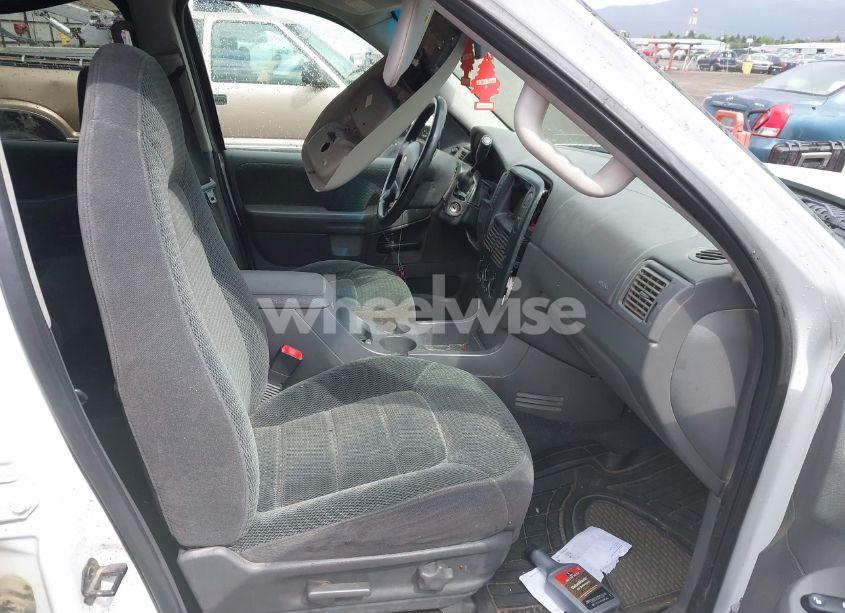 Photo 5 of 2002 Ford Explorer XLT (VIN 1FMZU73E02ZA05494)