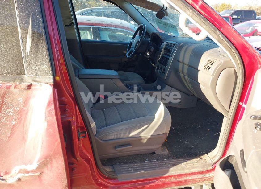 Photo 5 of 2005 Ford Explorer XLT/XLT SPORT (VIN 1FMZU73E05UB22672)