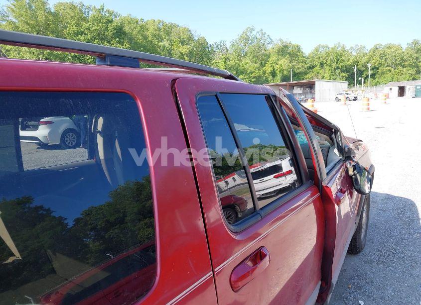 Photo 14 of 2002 Ford Explorer XLT (VIN 1FMZU73E12UB08940)