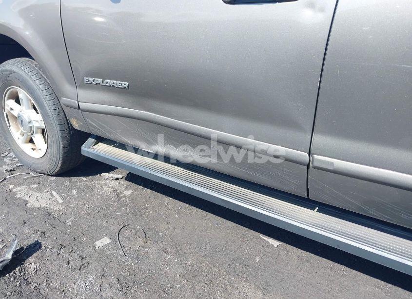 Photo 6 of 2004 Ford Explorer NBX/XLT (VIN 1FMZU73E14UC34007)