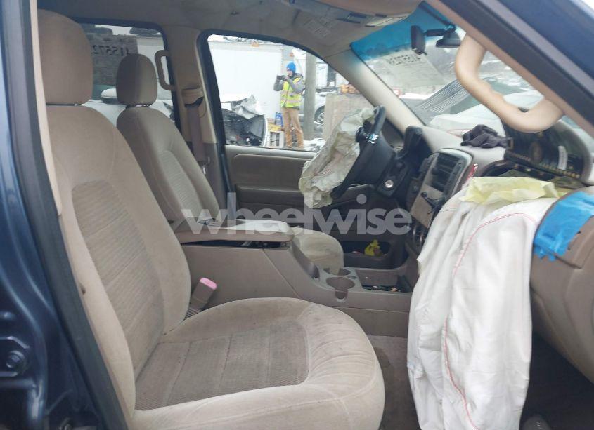 Photo 5 of 2005 Ford Explorer XLT/XLT SPORT (VIN 1FMZU73E15UC01445)