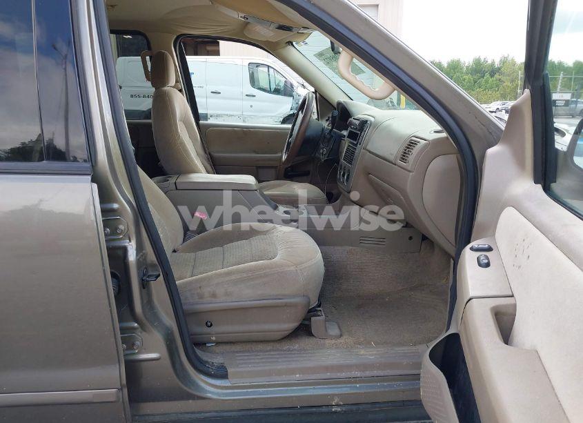 Photo 5 of 2005 Ford Explorer XLT/XLT SPORT (VIN 1FMZU73E15ZA35074)