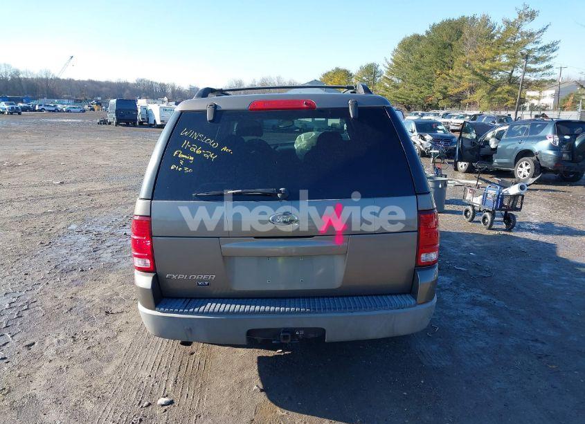 Photo 16 of 2002 Ford Explorer XLT (VIN 1FMZU73E22UC39410)