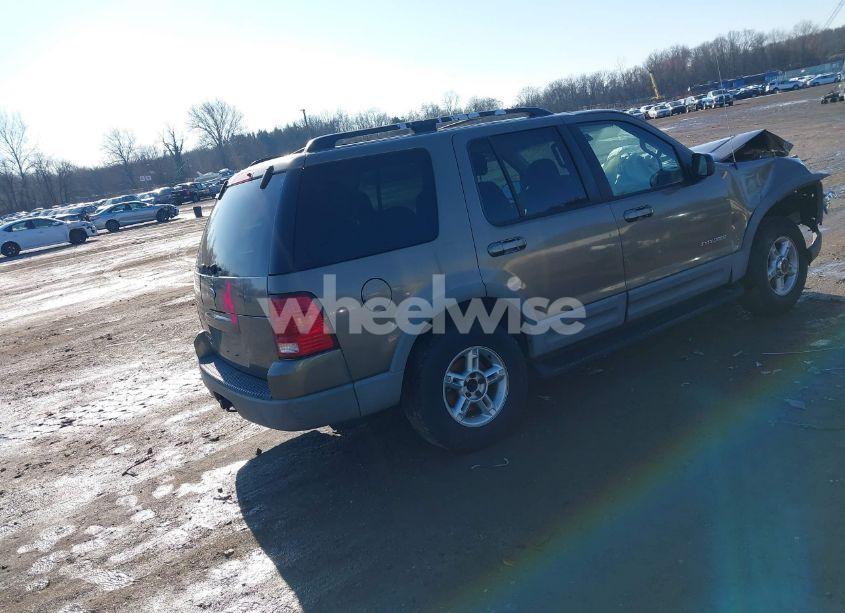 Photo 4 of 2002 Ford Explorer XLT (VIN 1FMZU73E22UC39410)