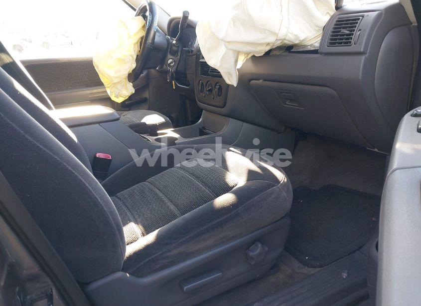 Photo 5 of 2002 Ford Explorer XLT (VIN 1FMZU73E22UC39410)