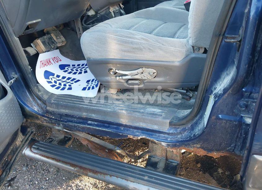 Photo 17 of 2005 Ford Explorer XLT/XLT SPORT (VIN 1FMZU73E25UA40569)