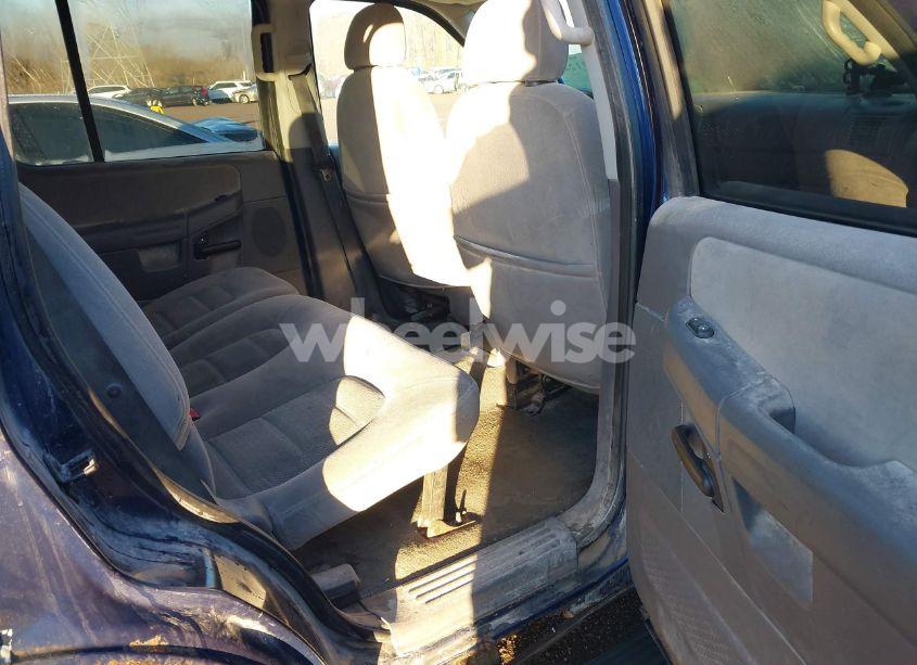 Photo 8 of 2005 Ford Explorer XLT/XLT SPORT (VIN 1FMZU73E25UA40569)