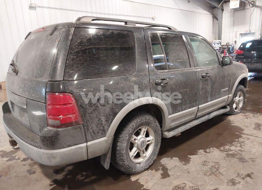 Photo 4 of 2002 Ford Explorer XLT (VIN 1FMZU73E42UC09020)