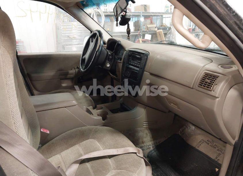 Photo 5 of 2002 Ford Explorer XLT (VIN 1FMZU73E42UC09020)