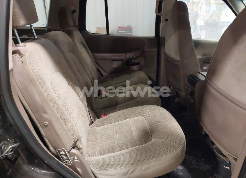 Photo 8 of 2002 Ford Explorer XLT (VIN 1FMZU73E42UC09020)