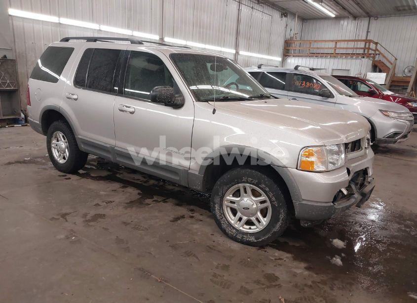 2002 Ford Explorer XLT (VIN 1FMZU73E42UC44558) main photo
