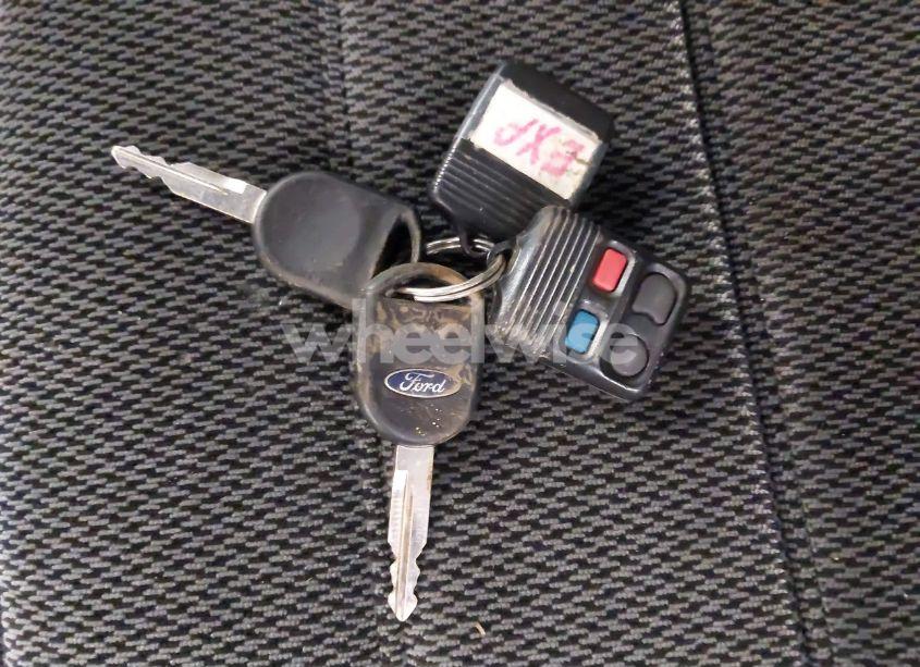 Photo 11 of 2002 Ford Explorer XLT (VIN 1FMZU73E42UC44558)