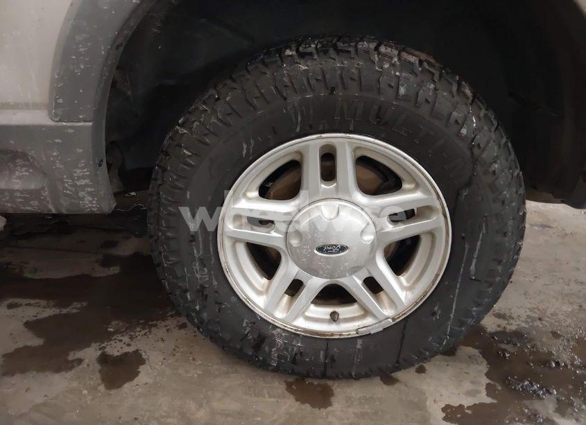 Photo 12 of 2002 Ford Explorer XLT (VIN 1FMZU73E42UC44558)