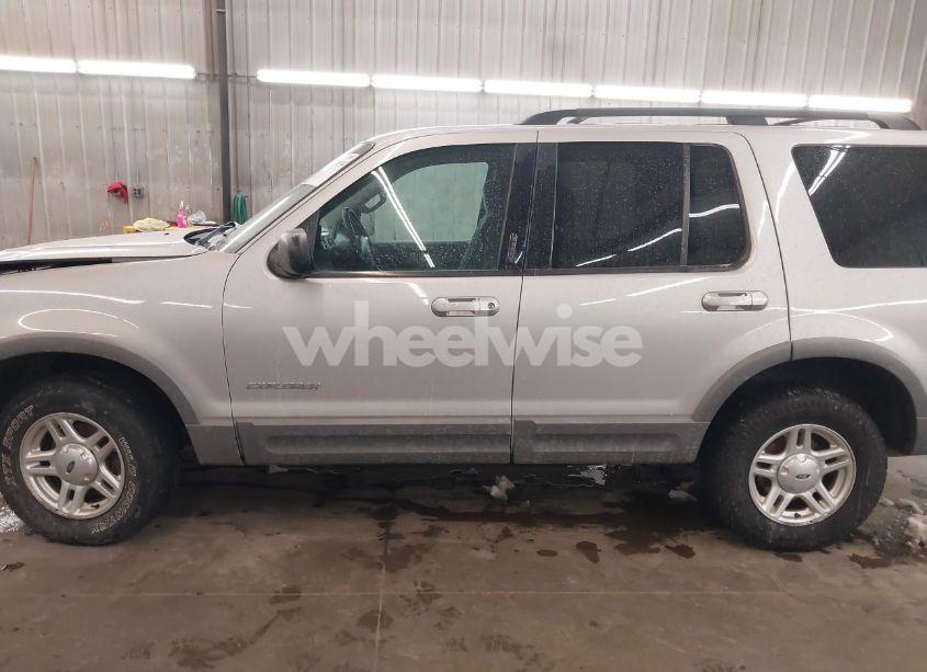 Photo 15 of 2002 Ford Explorer XLT (VIN 1FMZU73E42UC44558)