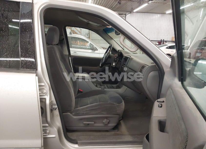 Photo 5 of 2002 Ford Explorer XLT (VIN 1FMZU73E42UC44558)