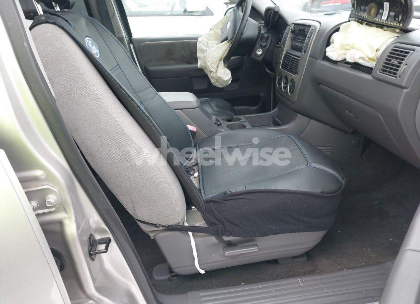Photo 5 of 2005 Ford Explorer XLT/XLT SPORT (VIN 1FMZU73E45UA24308)