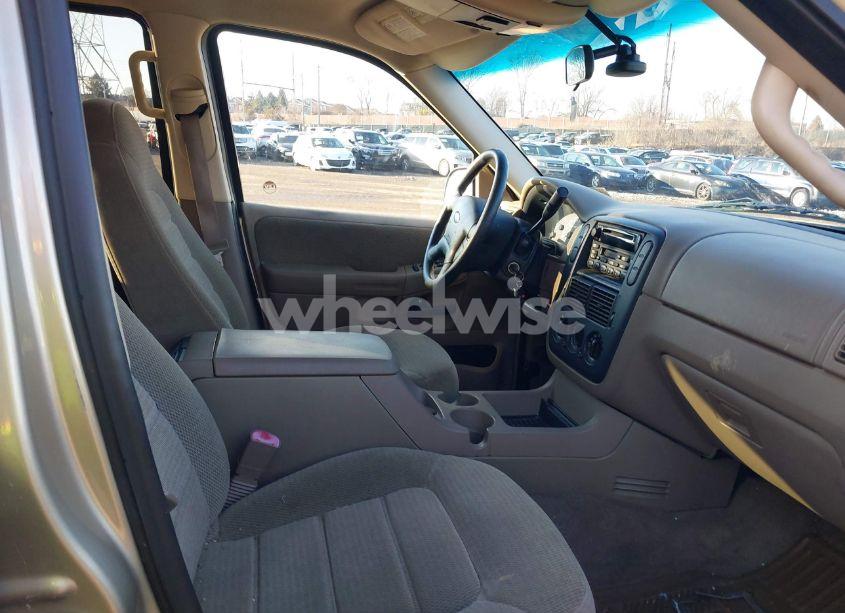 Photo 5 of 2002 Ford Explorer XLT (VIN 1FMZU73E52UA86408)