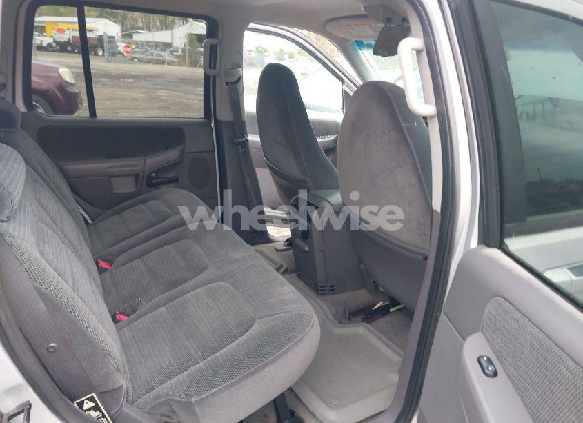 Photo 8 of 2002 Ford Explorer XLT (VIN 1FMZU73E52UB22890)