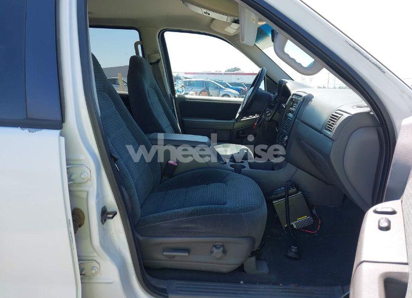 Photo 5 of 2002 Ford Explorer XLT (VIN 1FMZU73E52ZA40029)