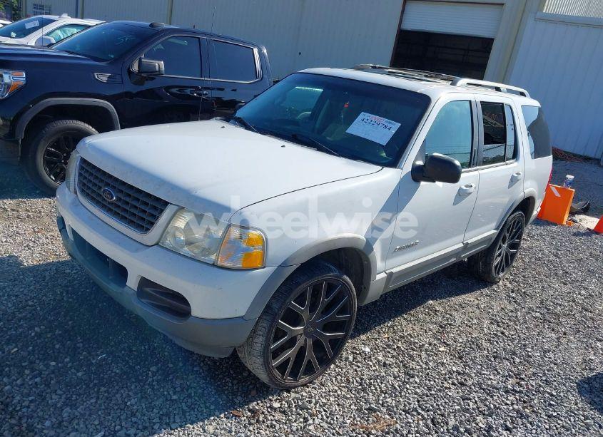 Photo 2 of 2002 Ford Explorer XLT (VIN 1FMZU73E52ZA71930)