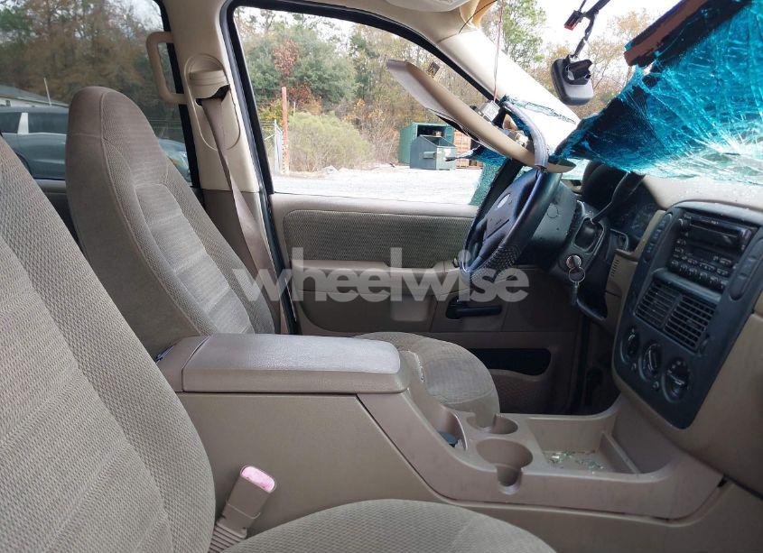 Photo 5 of 2002 Ford Explorer XLT (VIN 1FMZU73E62UA52395)