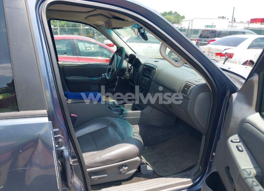 Photo 5 of 2002 Ford Explorer XLT (VIN 1FMZU73E62ZA22171)