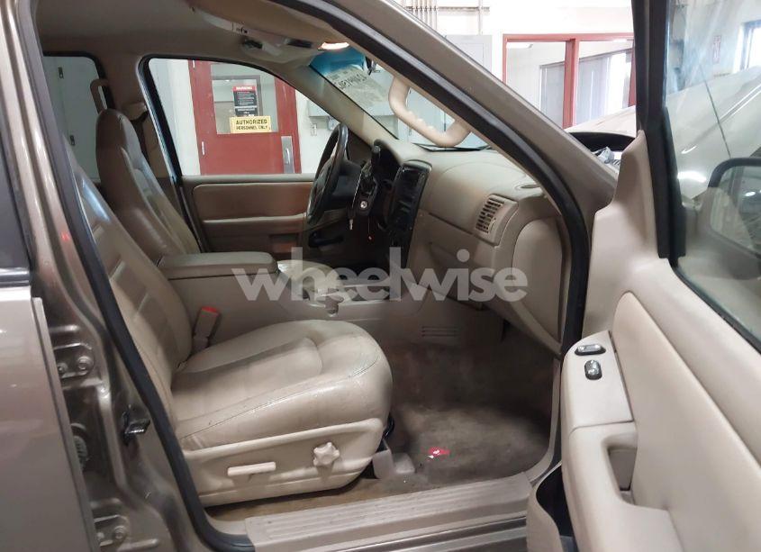 Photo 5 of 2002 Ford Explorer XLT (VIN 1FMZU73E62ZB66450)