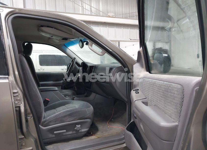 Photo 5 of 2002 Ford Explorer XLT (VIN 1FMZU73E62ZC15579)