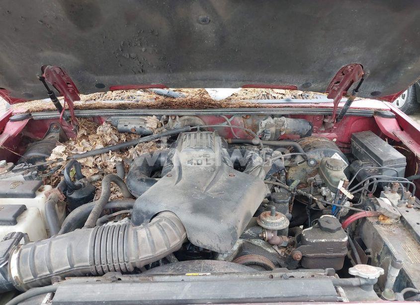 Photo 10 of 2000 Ford Explorer XLT (VIN 1FMZU73E6YZB45770)