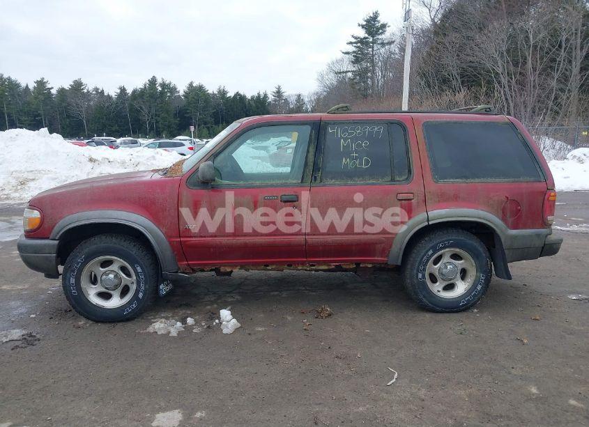 Photo 12 of 2000 Ford Explorer XLT (VIN 1FMZU73E6YZB45770)