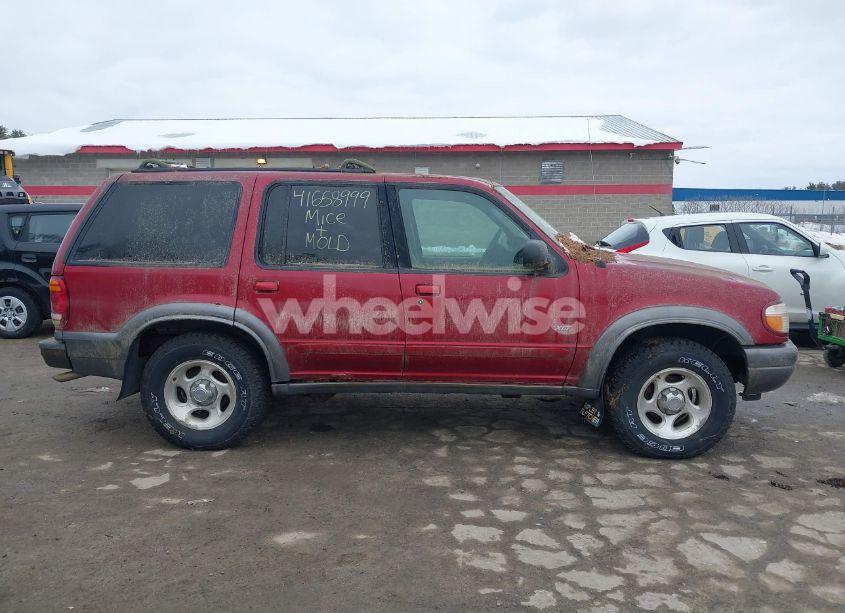 Photo 14 of 2000 Ford Explorer XLT (VIN 1FMZU73E6YZB45770)