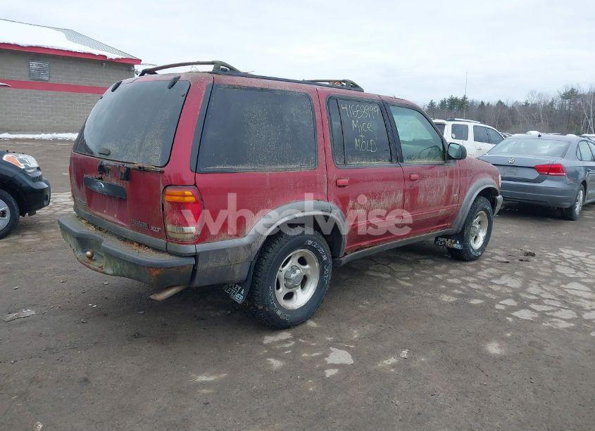 Photo 4 of 2000 Ford Explorer XLT (VIN 1FMZU73E6YZB45770)
