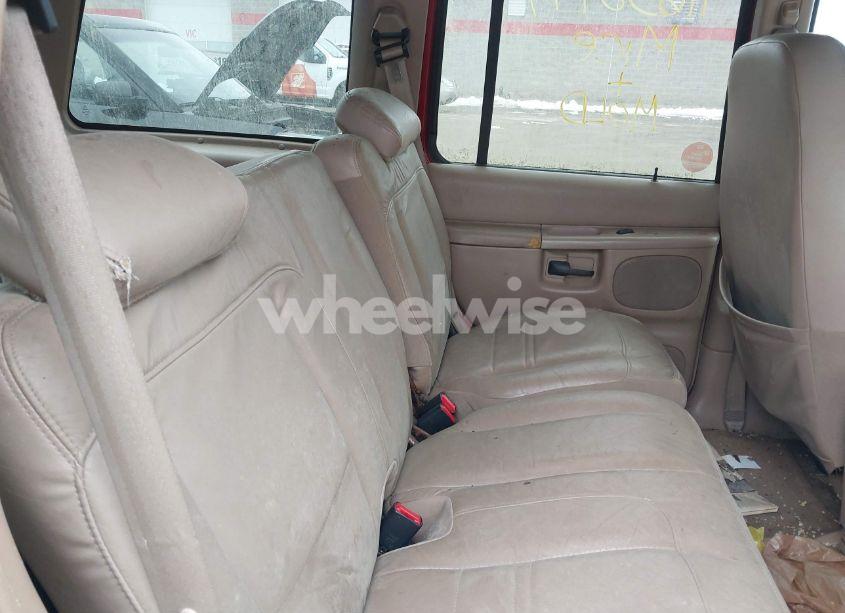 Photo 8 of 2000 Ford Explorer XLT (VIN 1FMZU73E6YZB45770)