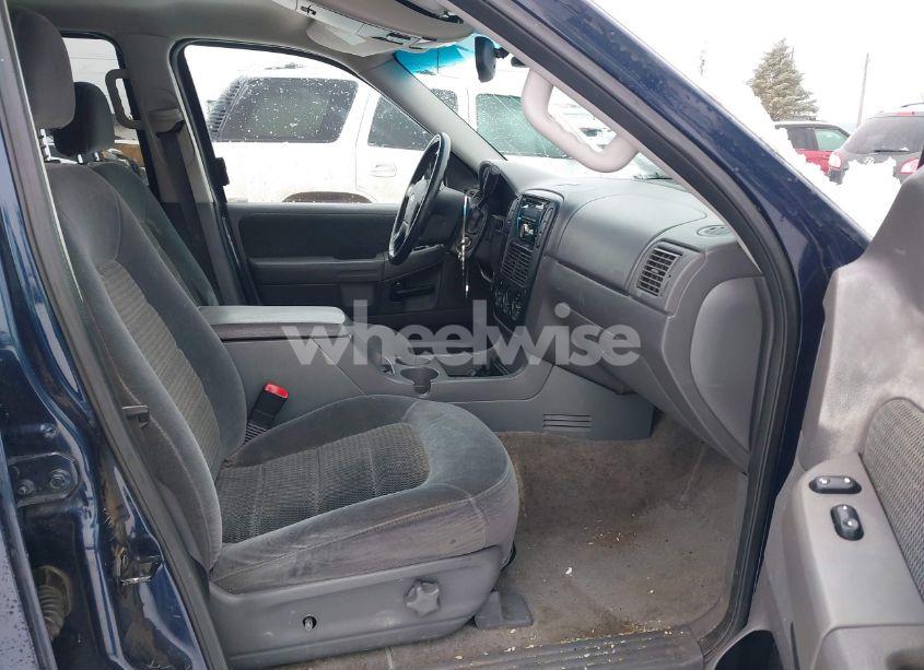 Photo 5 of 2002 Ford Explorer XLT (VIN 1FMZU73E72UC53402)