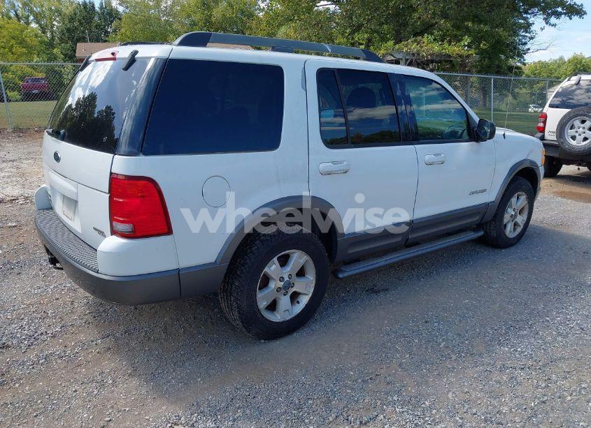 Photo 4 of 2005 Ford Explorer XLT/XLT SPORT (VIN 1FMZU73E75UA32094)