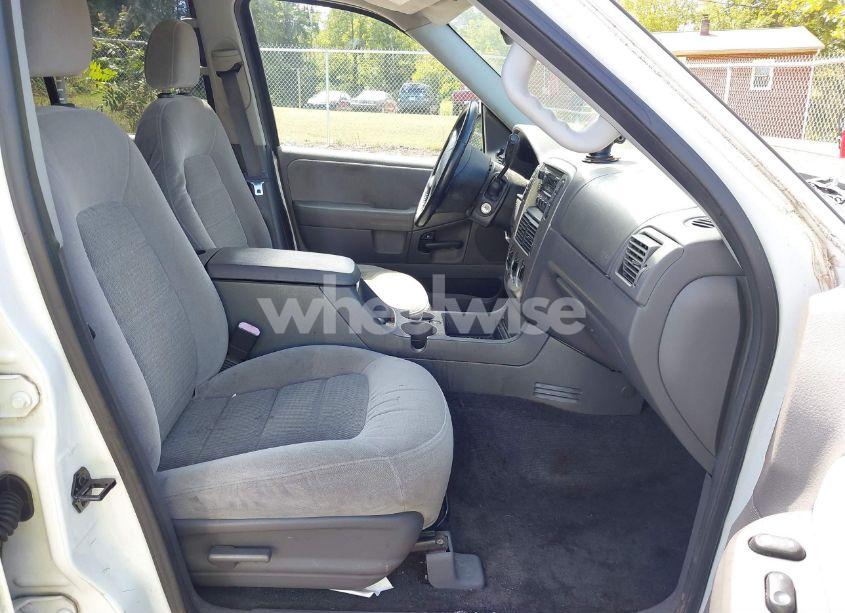 Photo 5 of 2005 Ford Explorer XLT/XLT SPORT (VIN 1FMZU73E75UA32094)