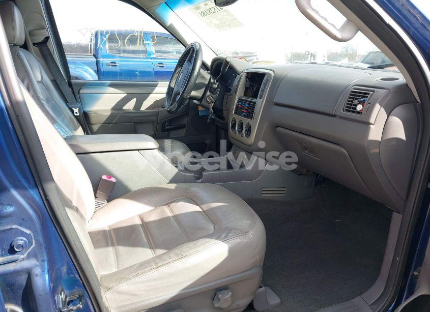 Photo 5 of 2005 Ford Explorer XLT/XLT SPORT (VIN 1FMZU73E75UB35029)